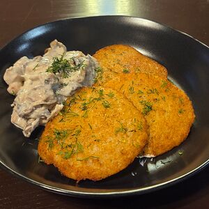 Драники с грибной мачанкой 
