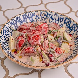 Овощной салат с ореховым соусом