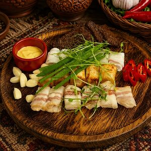 Сало с гренками и чесноком