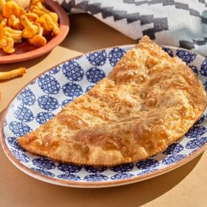 Чебурек с лисичками и сыром сулугуни 