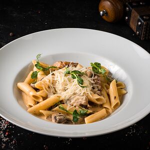 Паста-жюльен с цыпленком и грибами