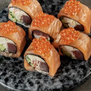 Роллы с лососем и тунцом