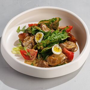 Теплый салат с куриной печенью