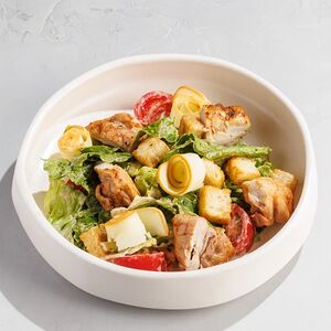 Теплый салат с курой и копченым сулугуни