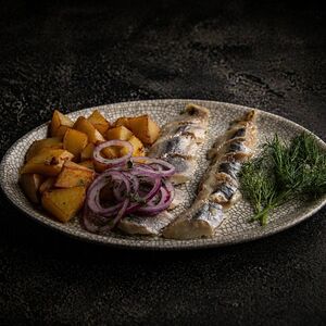 Сельдь с отварным картофелем