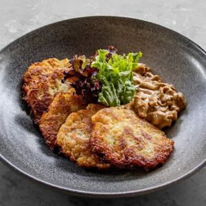 Драники с грибами и сливочным демигласом
