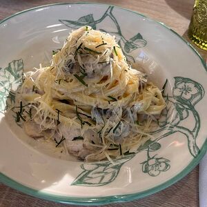 Паста с курицей и грибами