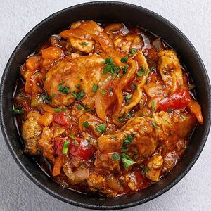 Куриное филе в кисло-сладком соусе и овощами