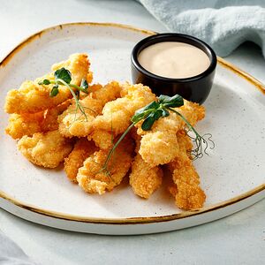 Хрустящие куриные стрипсы с соусом айоли