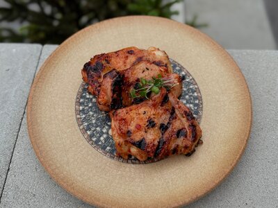 Мякоть куриного бедра в фирменном соусе