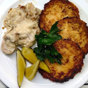 Драники с мачанкай по-домашнему.