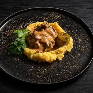 Говяжьи щёки с картофельным пюре