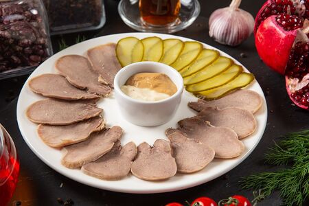 Телячий отварной язык