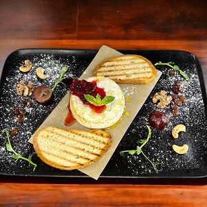 Камамбер запеченный