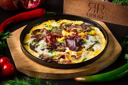 Яичница с бастурмой