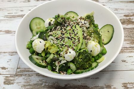 Большой зеленый салат