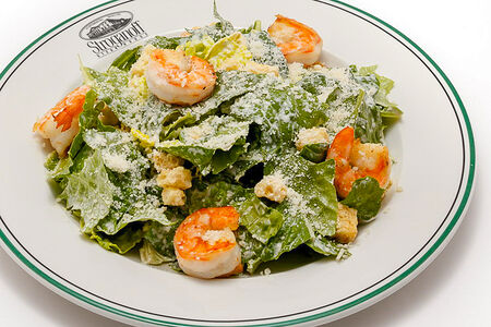 Салат Цезарь с тигровыми креветками гриль