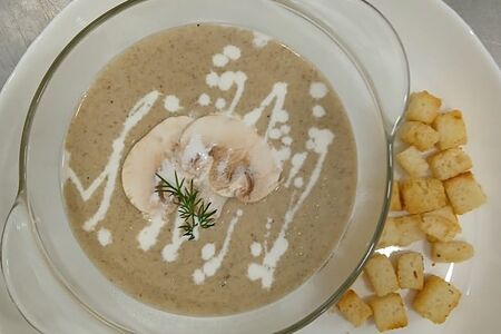Крем-суп грибной с гренками