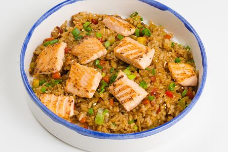 Чесночный рис с лососем