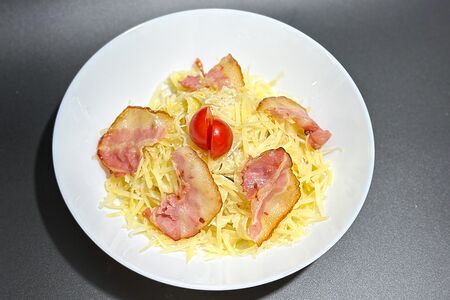 Феттуччине карбонара с беконом