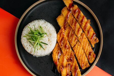 Куриная отбивная в панировке с рисом