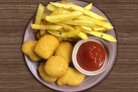 Наггетсы с картофелем фри и соусом