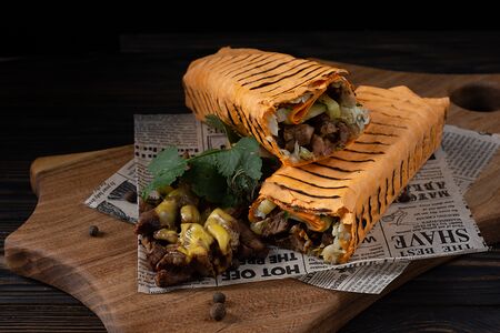 Шаурма с говядиной сырная