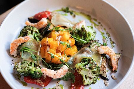 Тыква с креветками и овощами-гриль