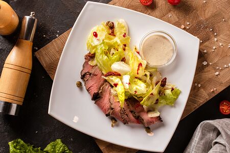 Салат с ростбифом