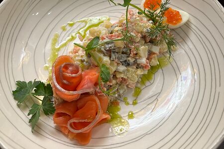 Салат Оливье с разварной говядиной и хрустящим луком