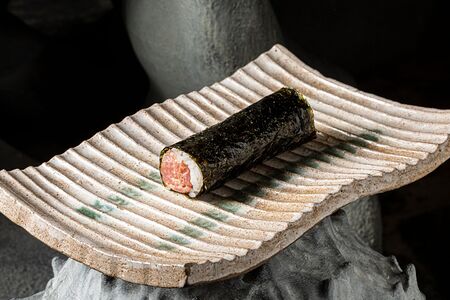 Hand roll тунец