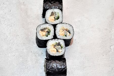 Ролл со спайси-угрем