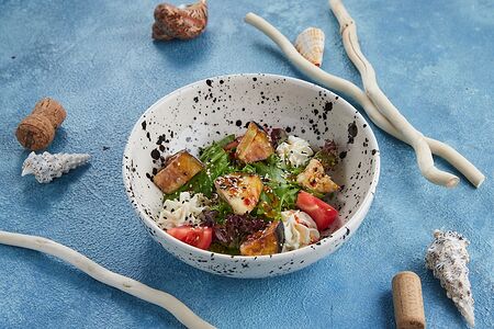 Салат с хрустящими баклажанами