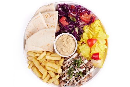 Шварма на тарелке с картофелем фри
