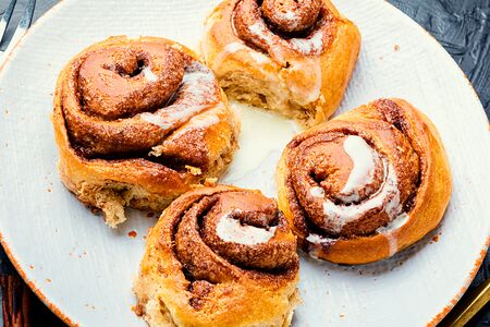 Сдоба с кардамоном и корицей