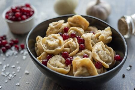 Пельмени с северным оленем и дикой клюквой