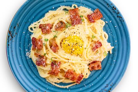 Паста Карбонара с сырокопченым беконом