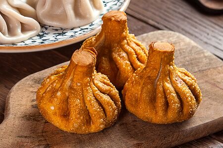 Сладкие жареные хинкали с яблоком и корицей