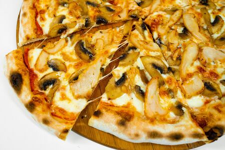 Пицца с курочкой и грибами