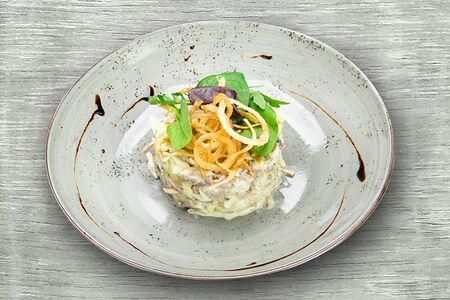 Салат с языком и корнишонами