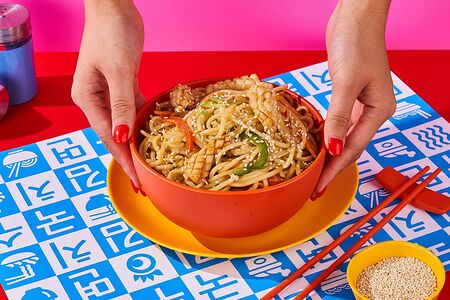 Вок с кальмаром в сливочно-устричном соусе