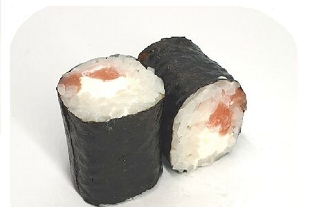 Мини-ролл с копченым лососем и сыром