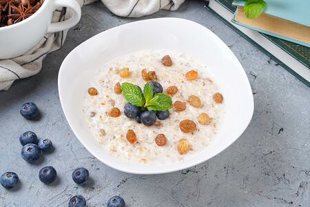 Каша Мультизлаковая с орехами и изюмом