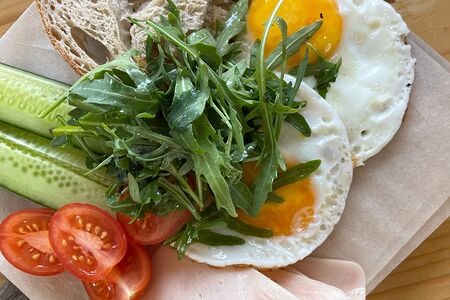 Большой завтрак с глазуньей