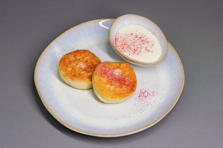 Сырники с фермерской сметаной