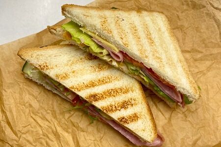 Сэндвич с ветчиной и сыром