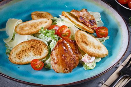 Цезарь с нежным куриным филе