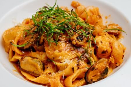 Паста с морепродуктами и соусом маринара