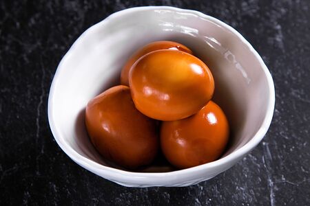 Яйца маринованные