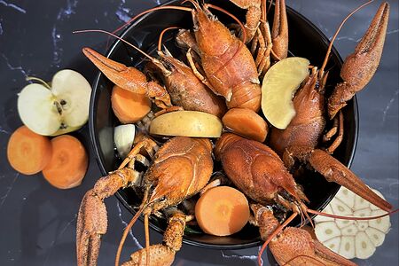 Вареные раки по-кавказски большие